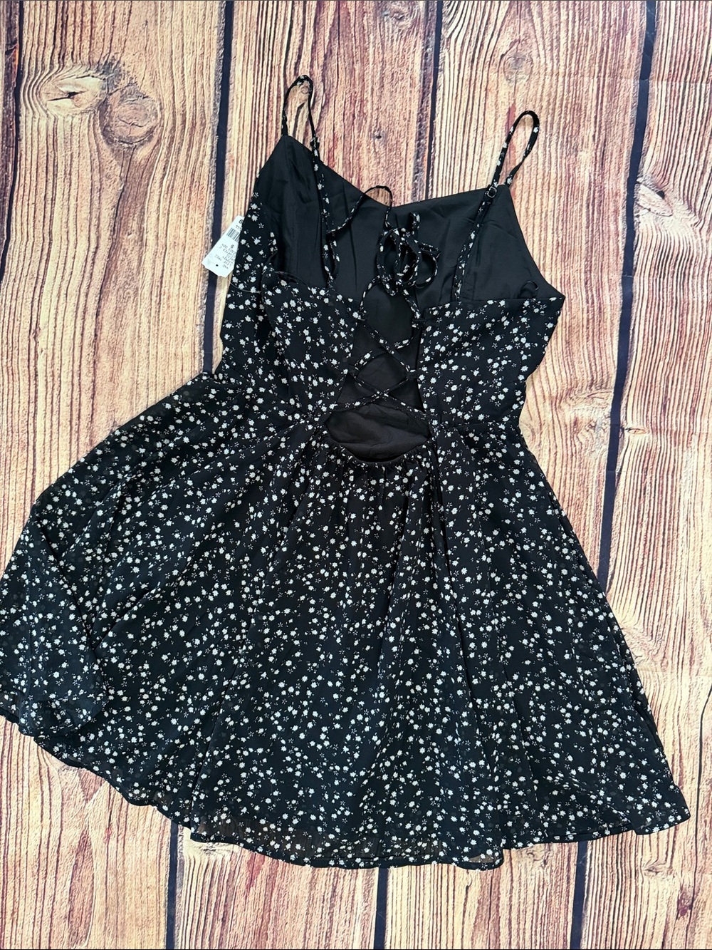 Love Tree Black Mini Dress with White Daisies Floral Print - Picture 6 of 12